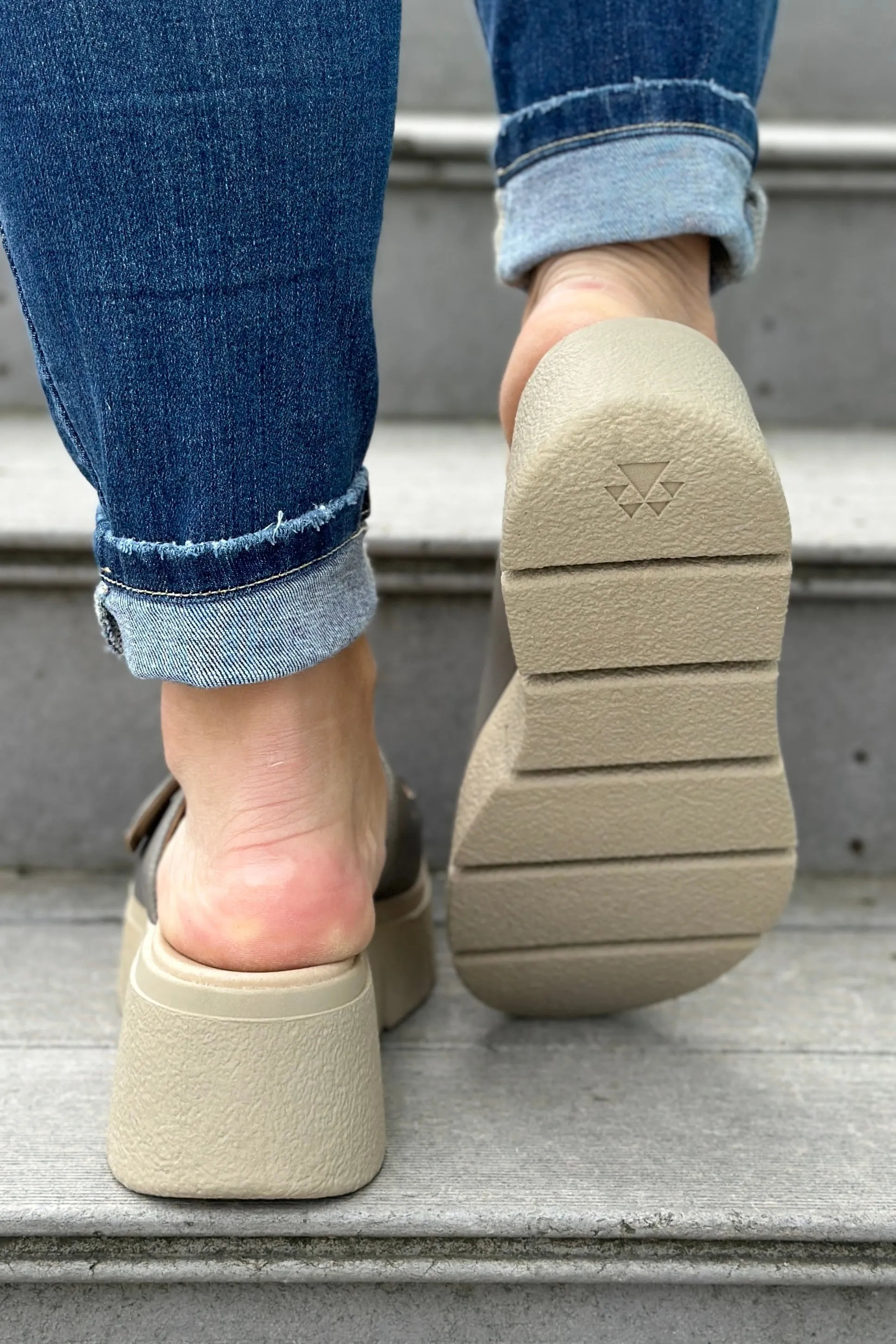 Astrid Leather Wedge Sandal - Putty