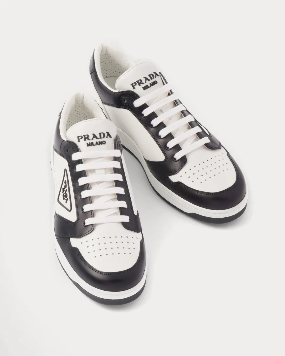 District Leather White / Black Low Top Sneakers