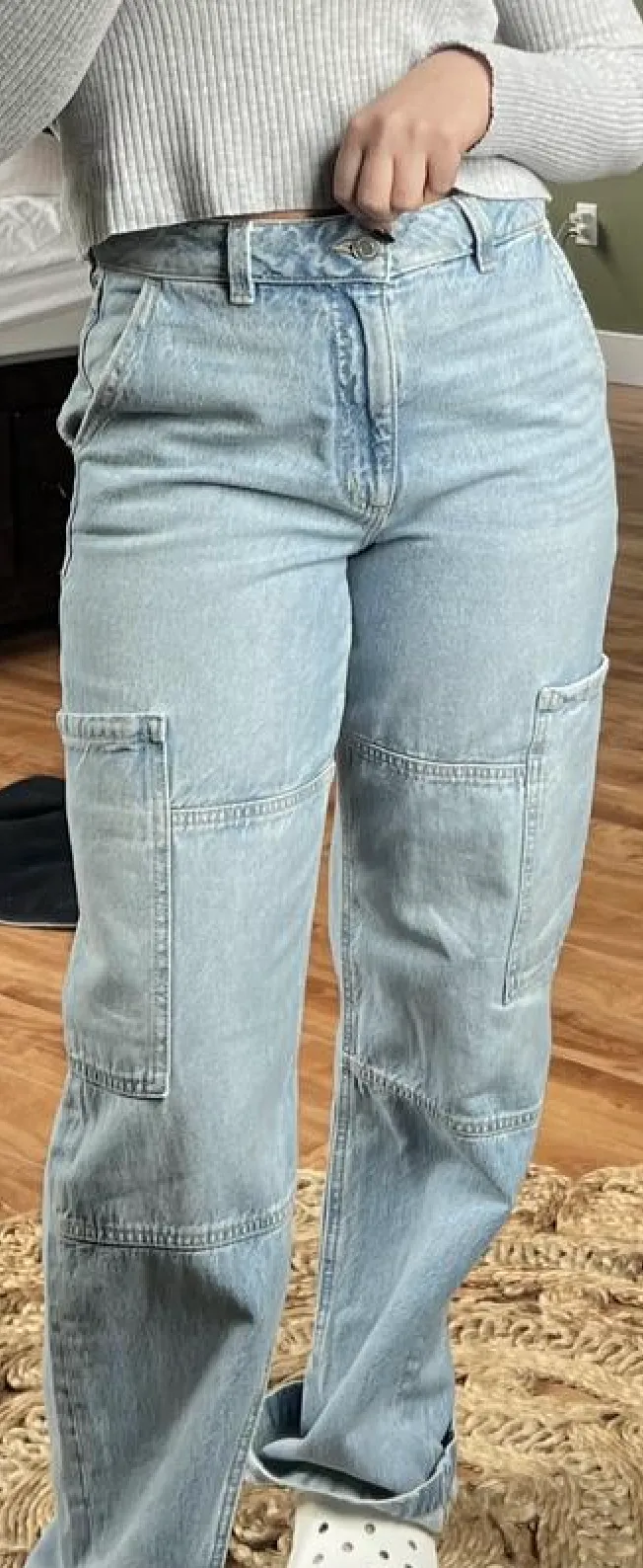 LIGHT WASH ULTRA HI-RISE CARGO JEANS | 31 | 12