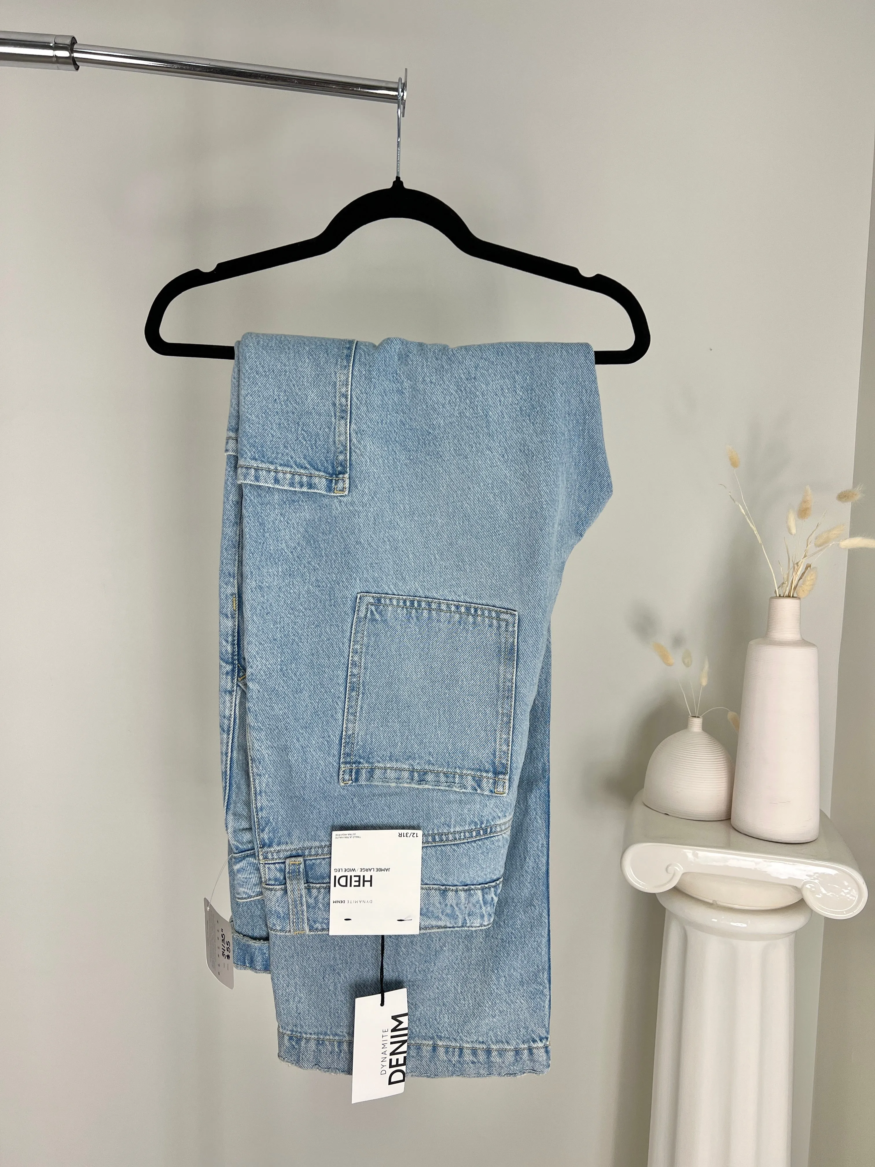 LIGHT WASH ULTRA HI-RISE CARGO JEANS | 31 | 12