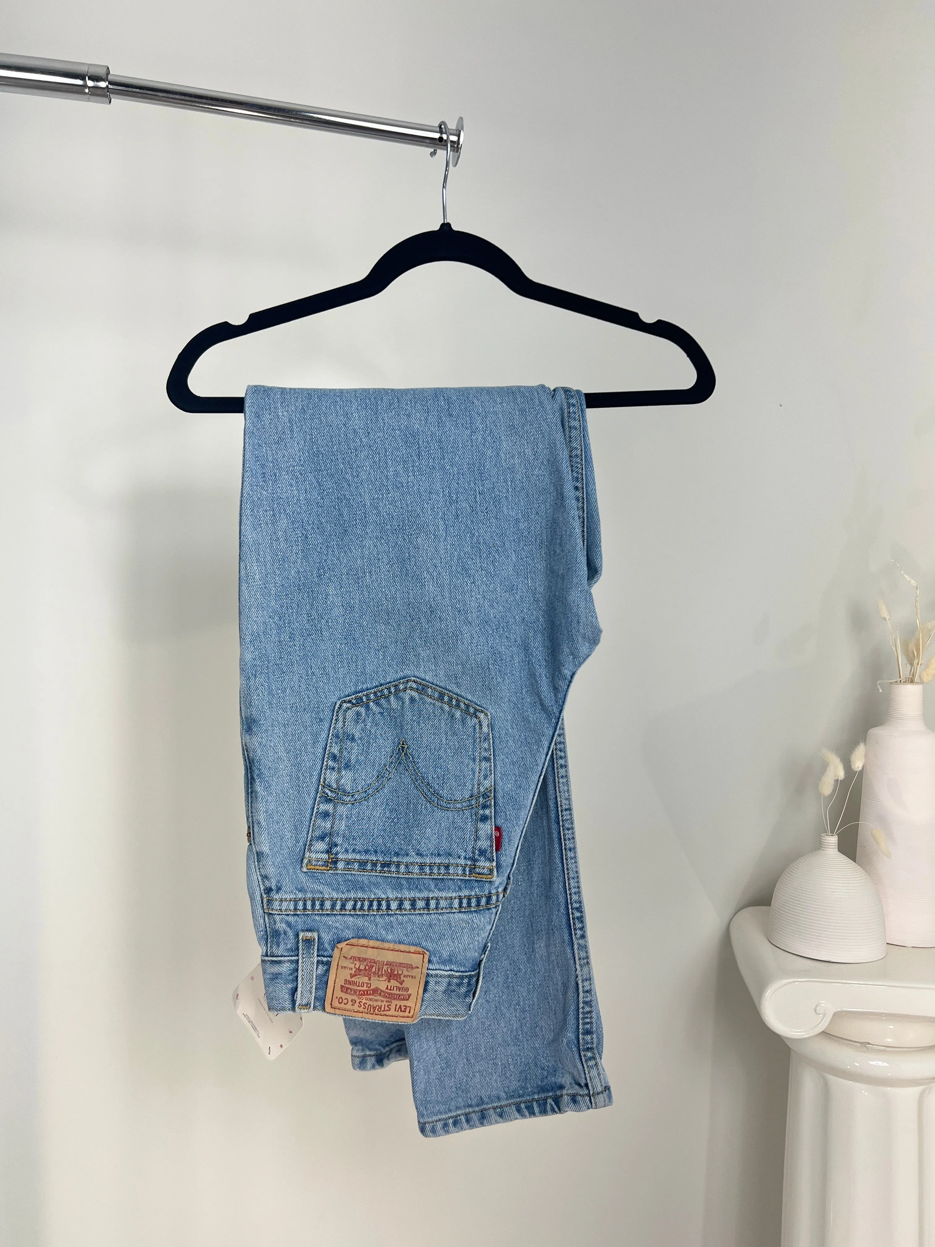 VINTAGE LEVI'S 550 RELAXED TAPERED FIT LIGHT/MEDIUM WASH JEANS - SIZE 26/27