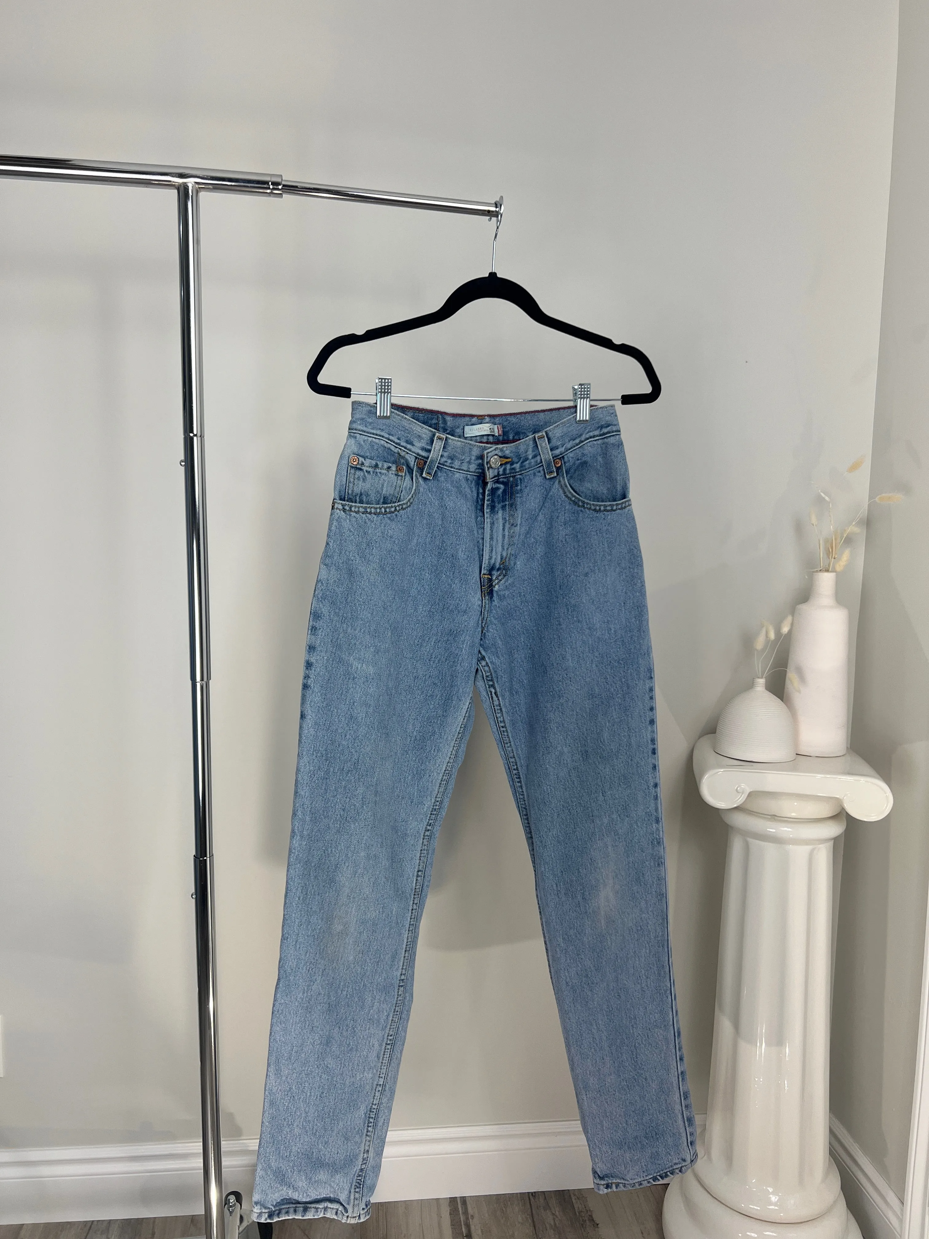 VINTAGE LEVI'S 550 RELAXED TAPERED FIT LIGHT/MEDIUM WASH JEANS - SIZE 26/27